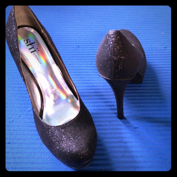 High heel shoes - Picture 1 of 3